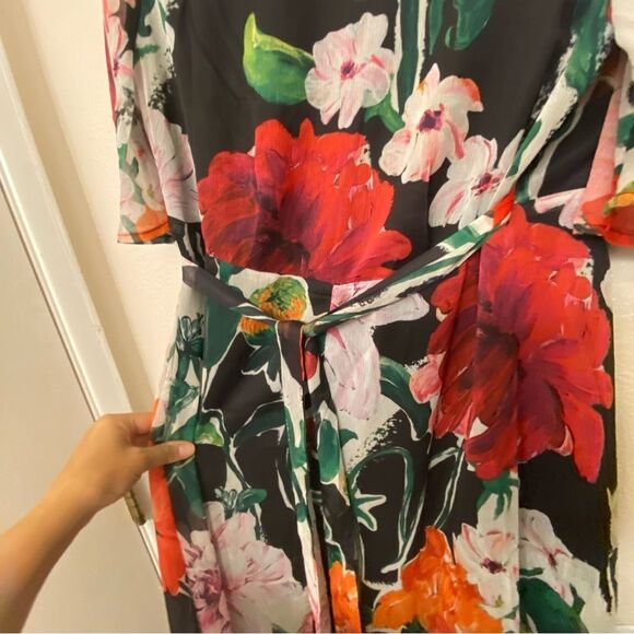 Hope & Ivy Maternity wrap maxi dress in black base floral ruffle lightweight 10 - Picture 9 of 16